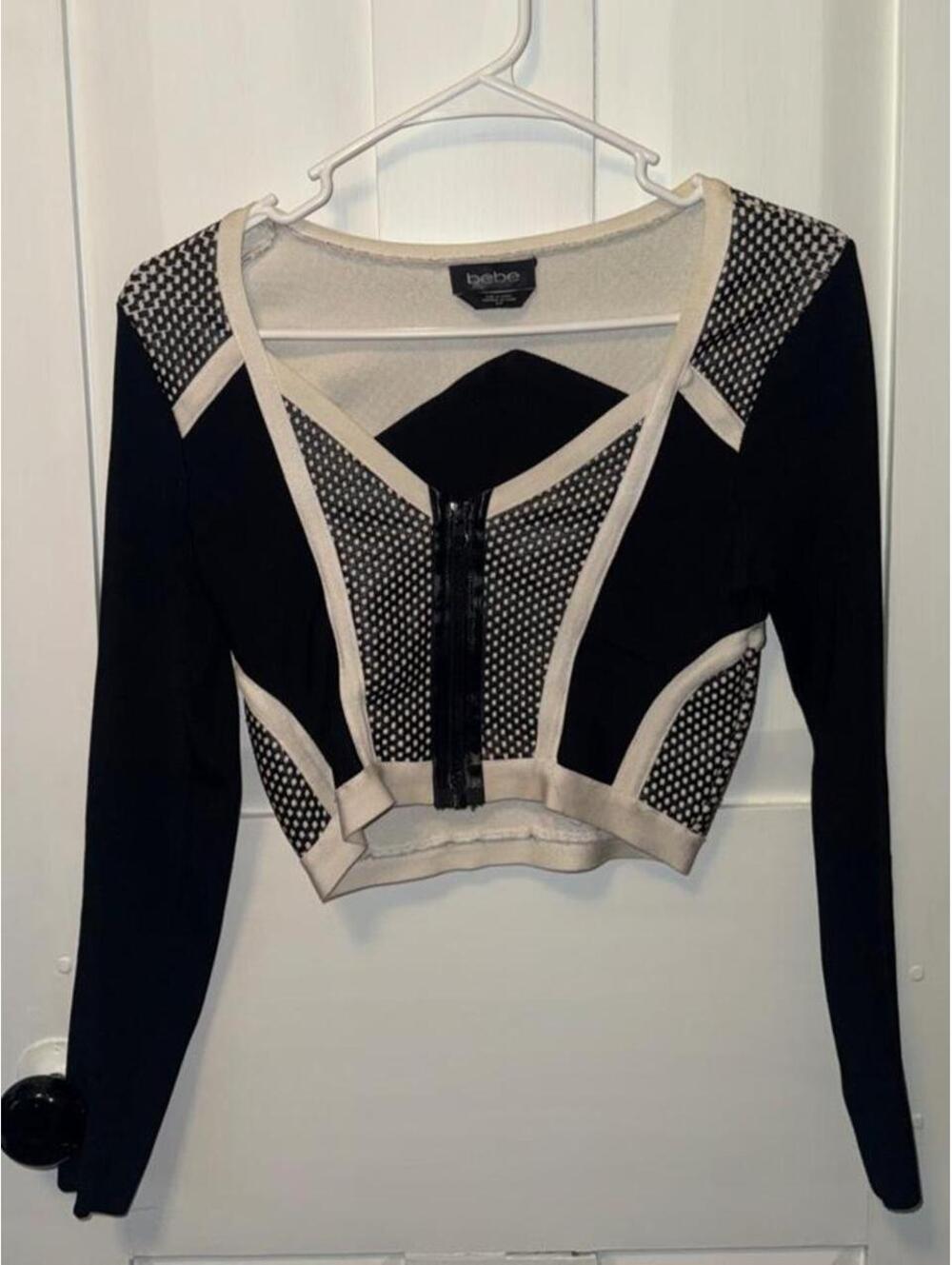 Bebe Women's Black and Multi Crop-top